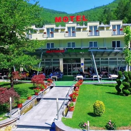 Motel Maksumic Jablanica エクステリア 写真