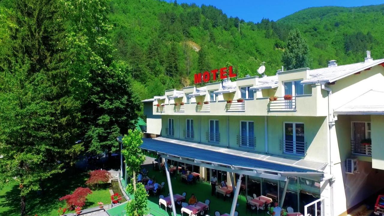 Motel Maksumic Jablanica エクステリア 写真