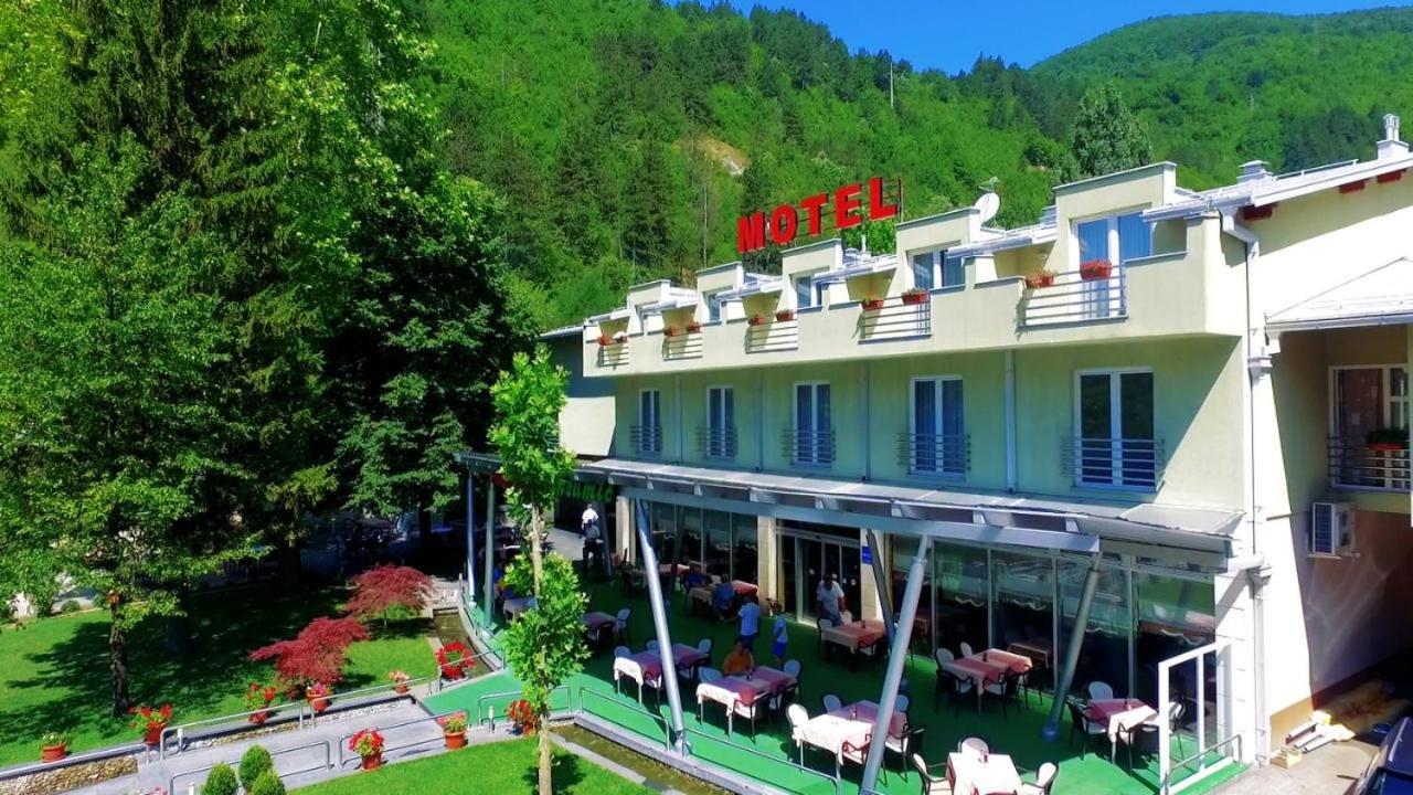 Motel Maksumic Jablanica エクステリア 写真